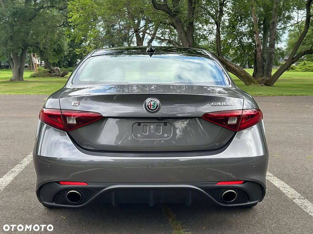Alfa Romeo Giulia - 8