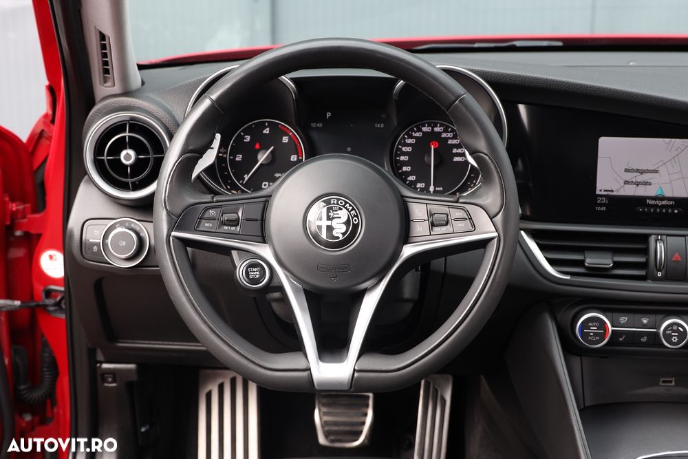Alfa Romeo Giulia 2.2 AT8-Q4 Veloce - 25
