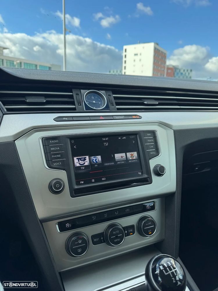 VW Passat Variant 1.6 TDI BlueMotion - 14