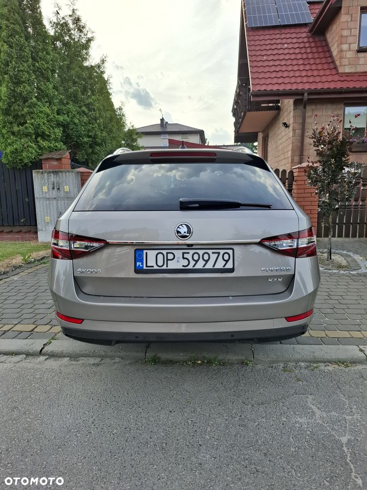 Skoda Superb Combi 2.0 TDI 4x4 DSG L&K - 9