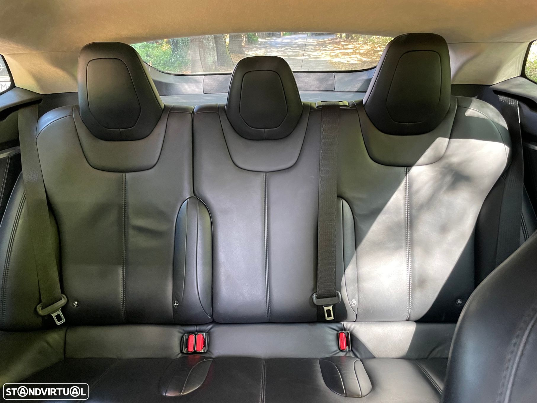 Tesla Model S 90D - 17