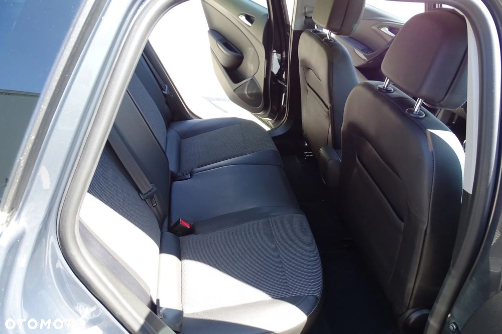 Opel Astra 1.4 T Cosmo S&S - 11