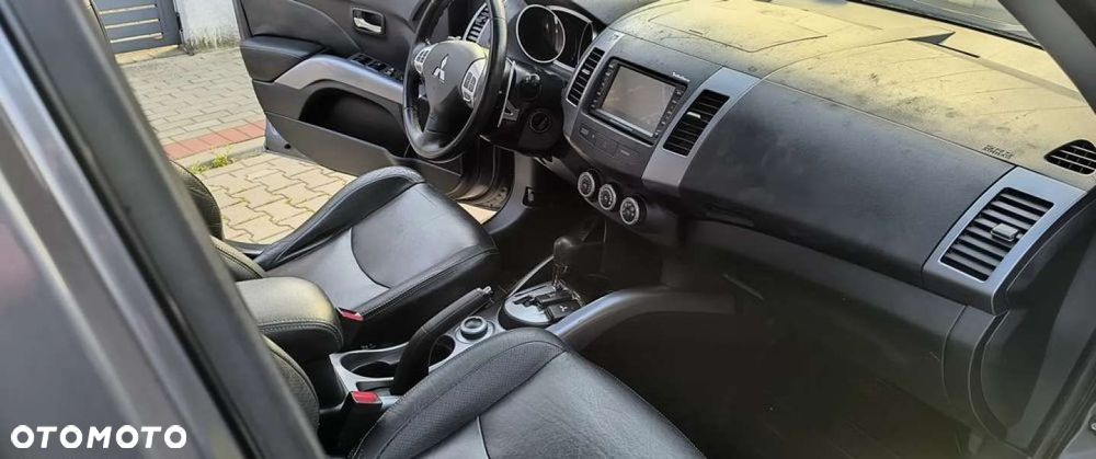 Mitsubishi Outlander - 29