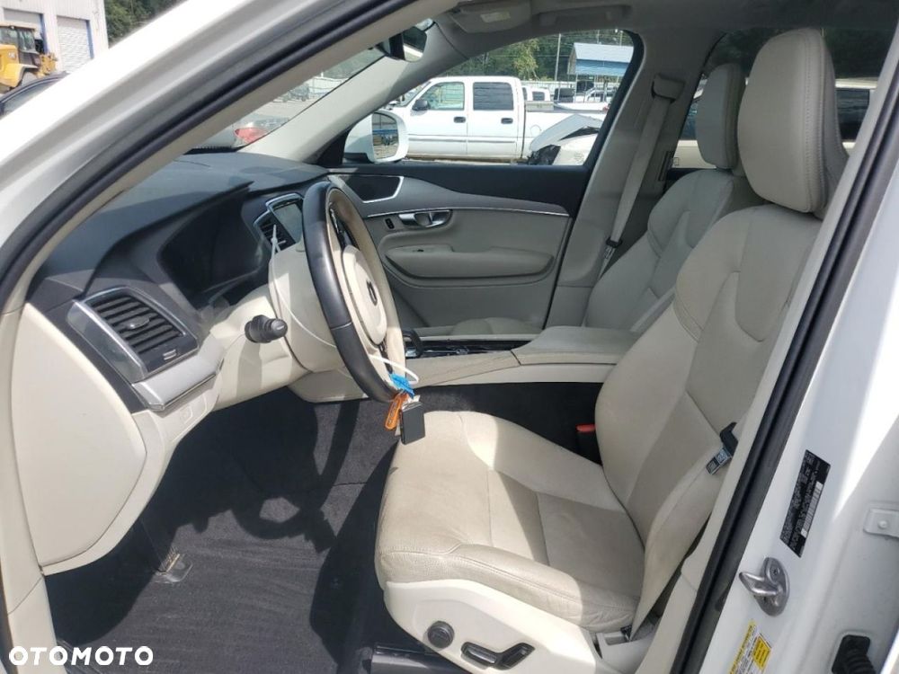 Volvo XC 90 - 7