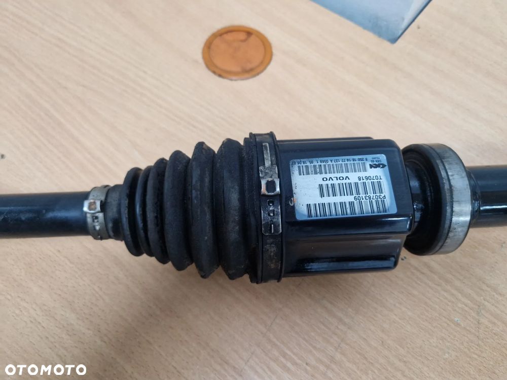 PÓŁOŚ PRAWA PRZÓD DŁUGA VOLVO V70II S60II 2,4D5185 30783109 - 3