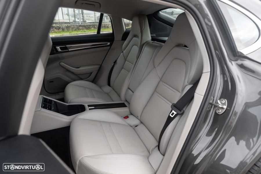 Porsche Panamera 4 S - 24