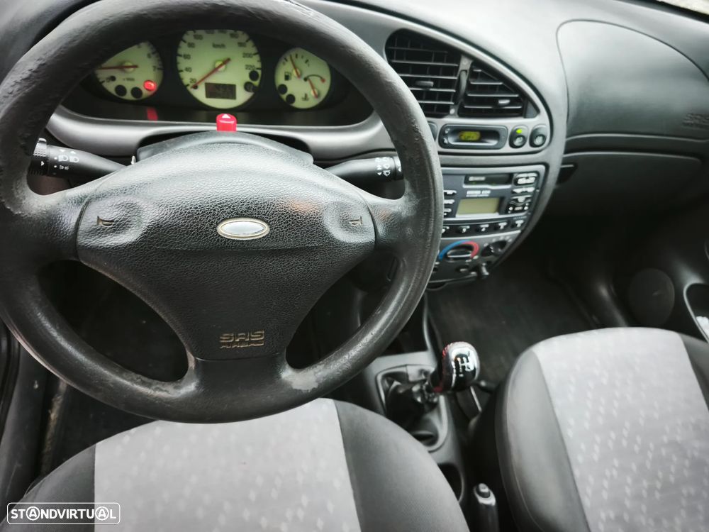 Ford Fiesta 1.8 TDdi Techno - 8