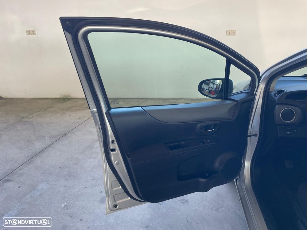 Toyota Yaris 1.4 D-4D AC Manual - 17