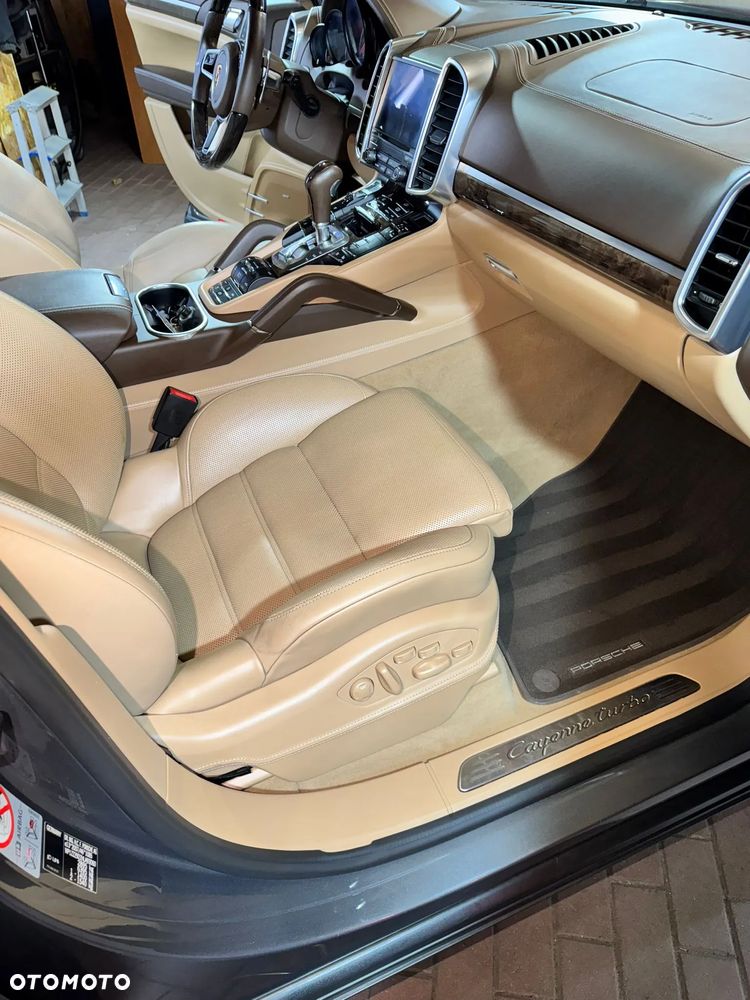 Porsche Cayenne - 8