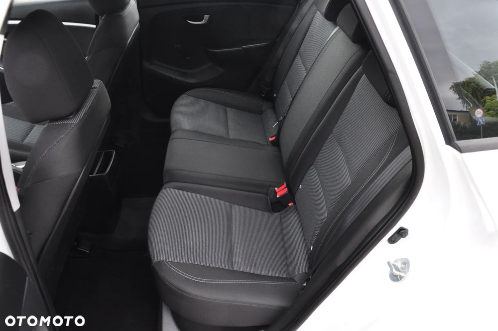 Hyundai i30 blue 1.4 Style - 18