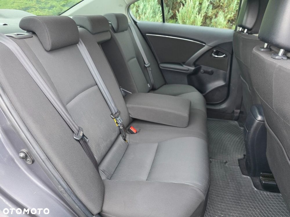 Toyota Avensis 1.6 Luna - 18