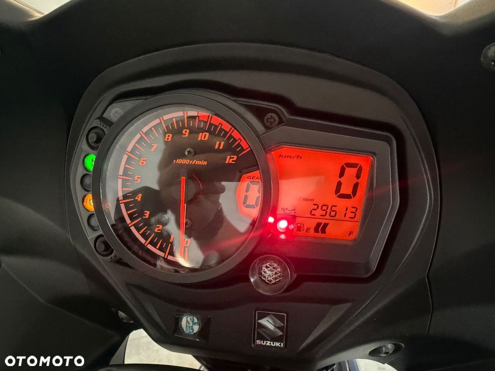 Suzuki GSX - 26