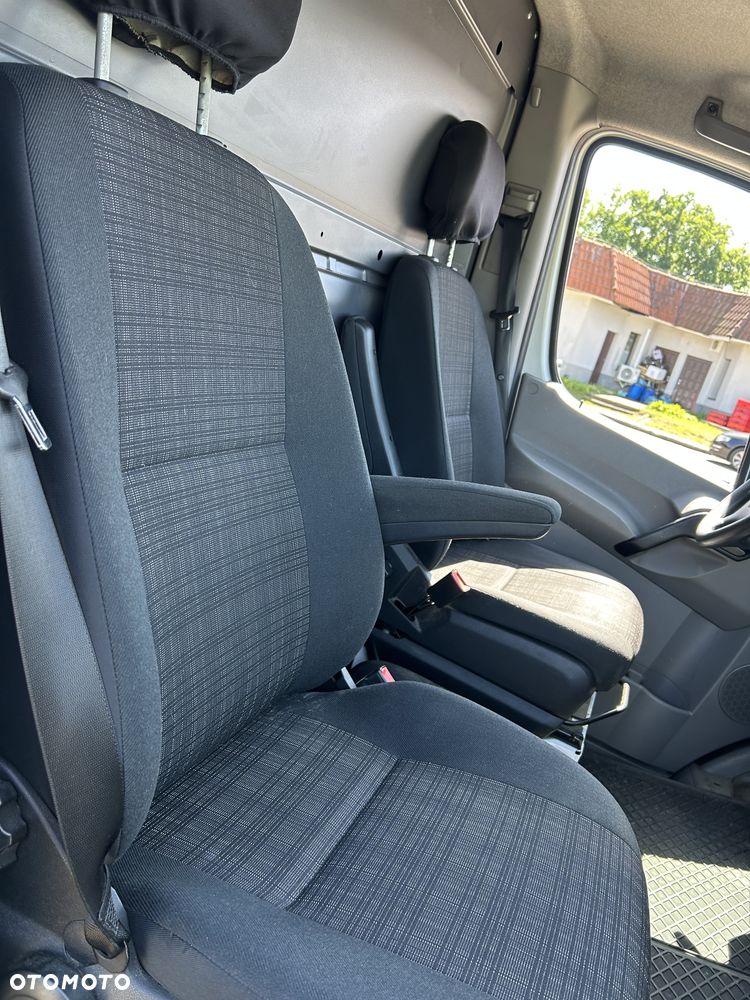 Mercedes-Benz Sprinter - 11