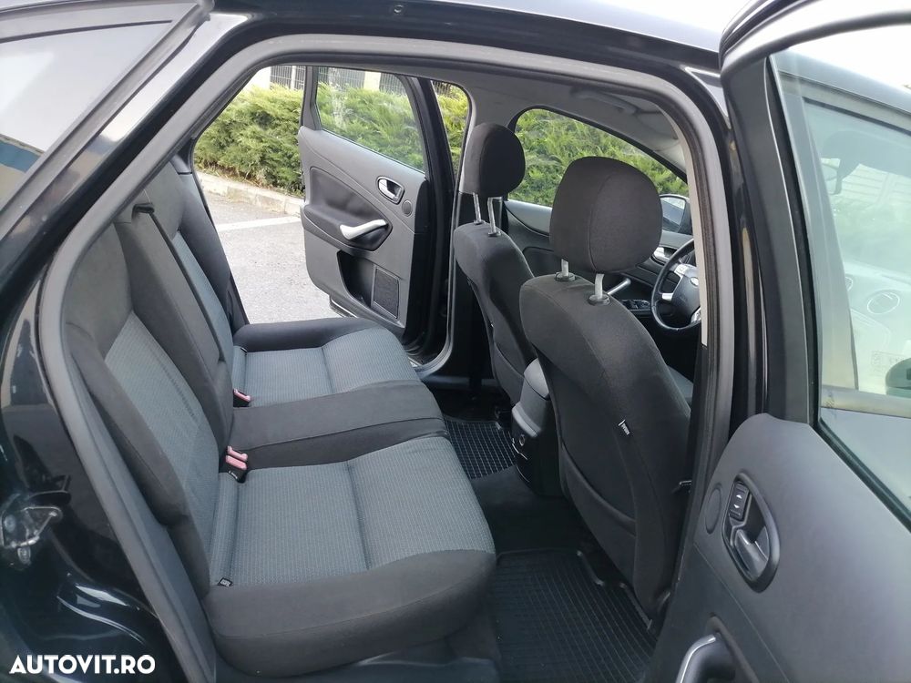 Ford Mondeo - 8