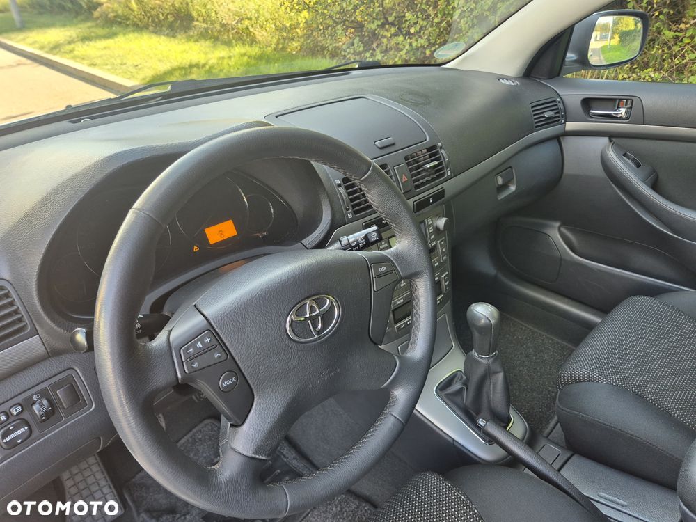 Toyota Avensis 2.0 VVT-i Sol - 14