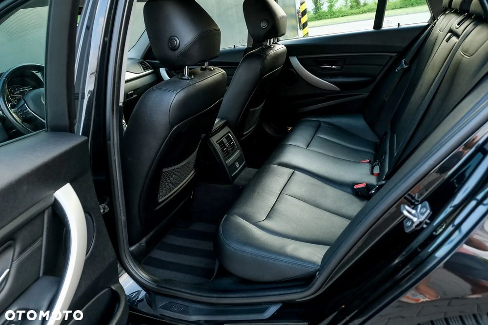 BMW Seria 3 320d Sport Line - 20