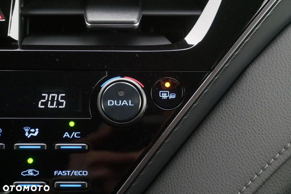 Toyota Camry 2.5 Hybrid Comfort CVT - 23