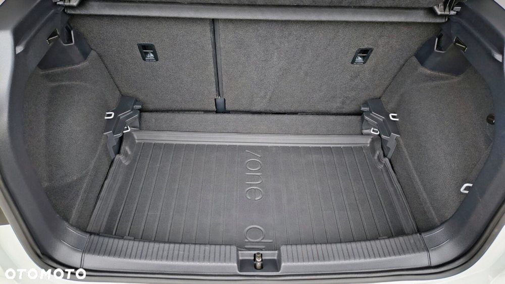 Volkswagen T-Cross - 13