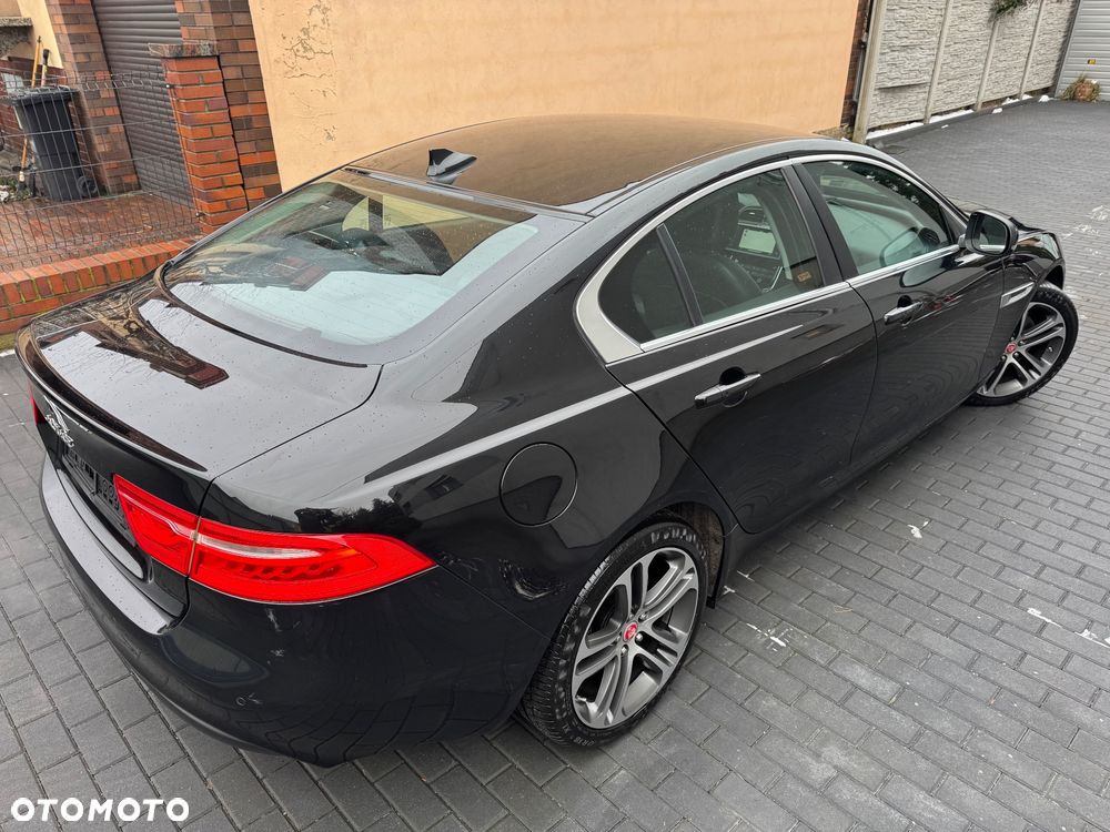 Jaguar XE 2.0 D Prestige - 13