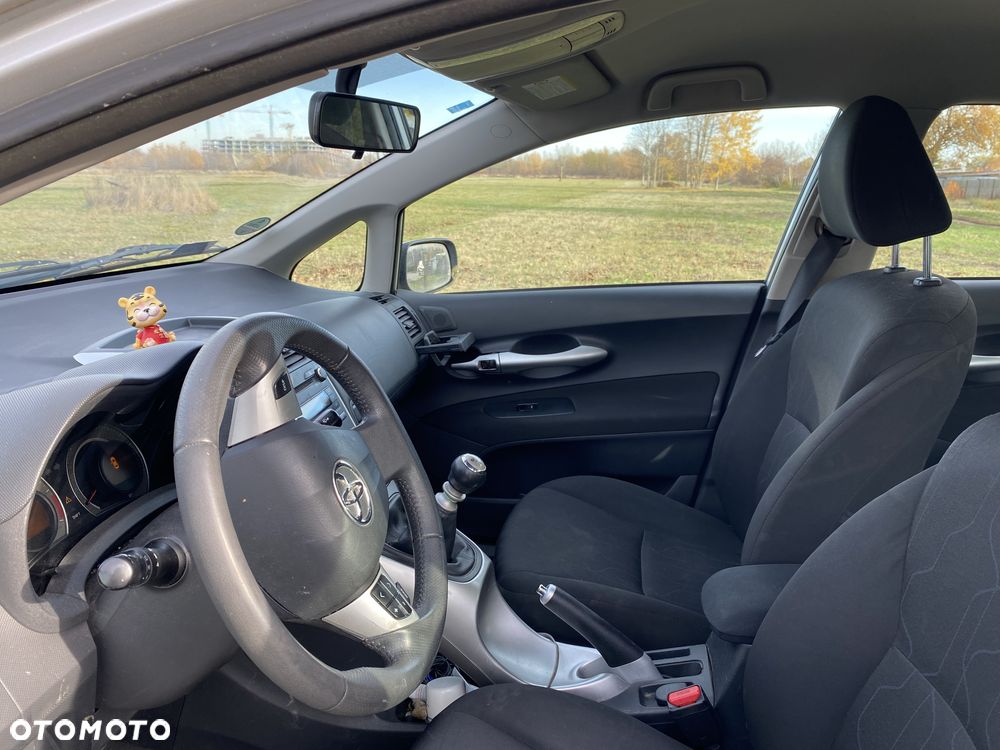 Toyota Auris 1.4 D-4D Terra - 10