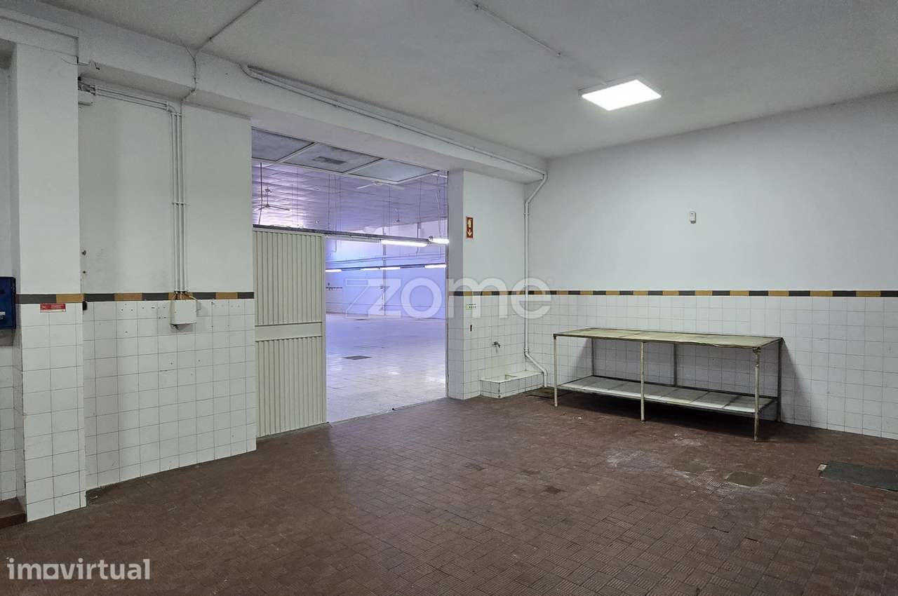 Armazém Industrial para Arrendamento em São João da Madeira - Grande imagem: 3/52