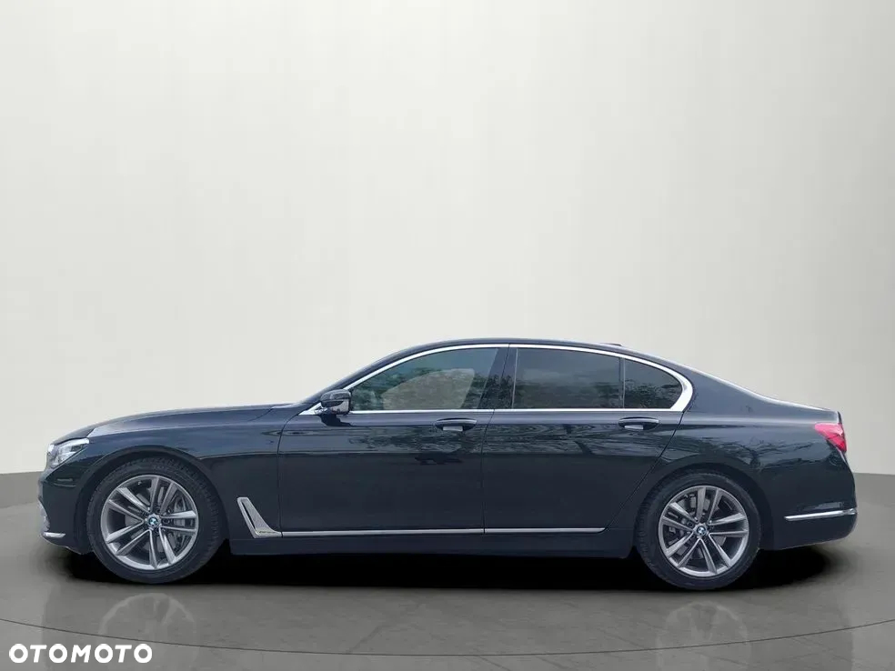 BMW Seria 7 750i xDrive - 3