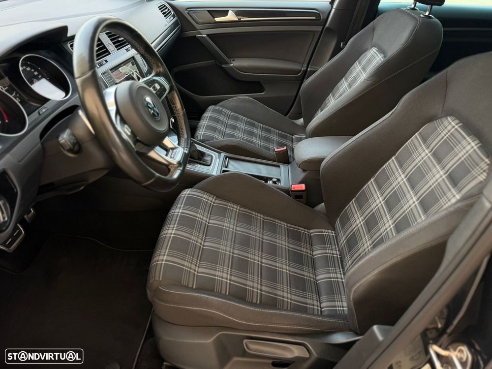 VW Golf 2.0 TDI GTD DSG - 42
