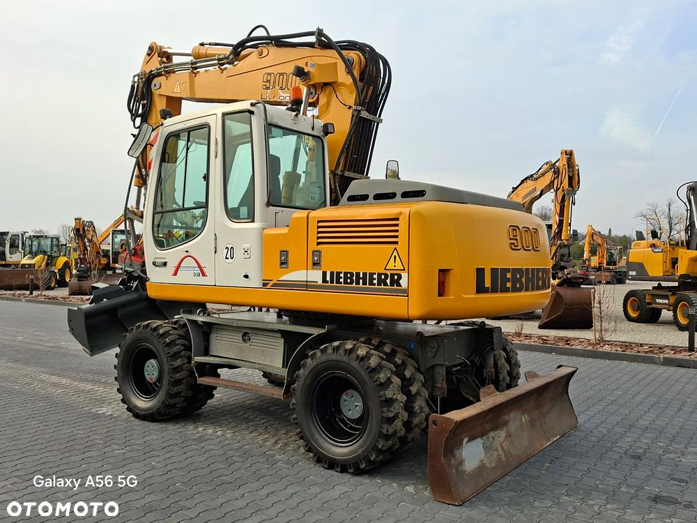 Liebherr LIEBHERR A900 - 3