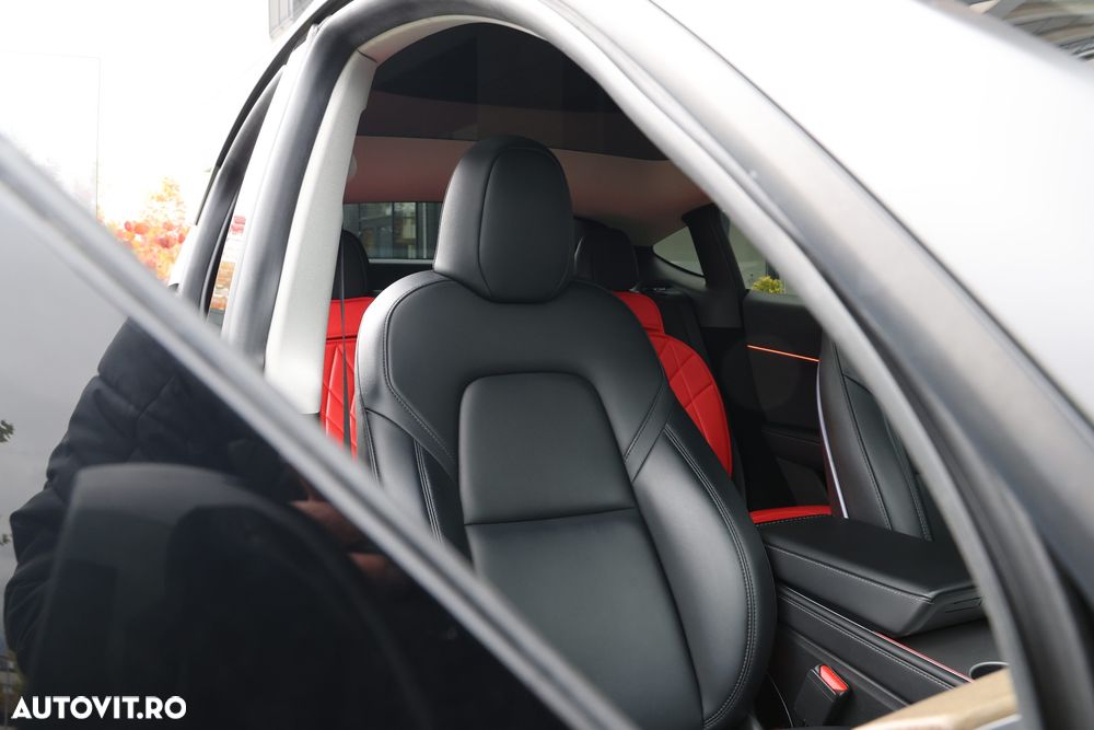 Tesla Model Y Performance Dual Motor AWD - 24