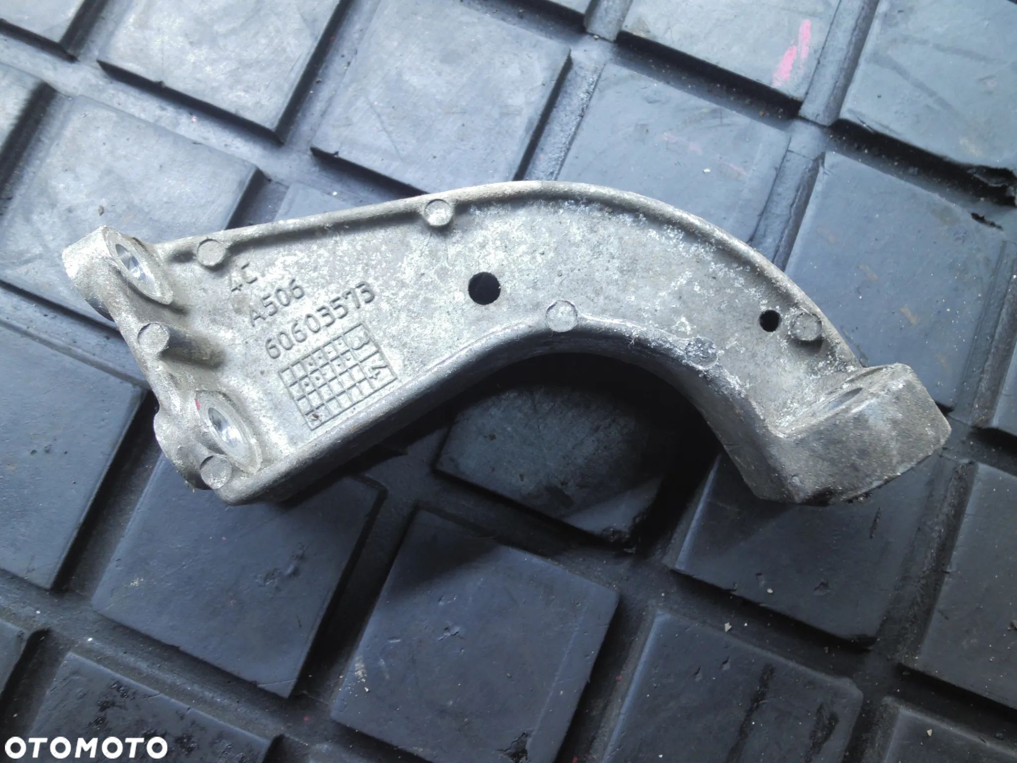 ŁAPA PODSTAWA ALTERNATORA ALFA ROMEO 156 1.9 JTD 60603573 - 1