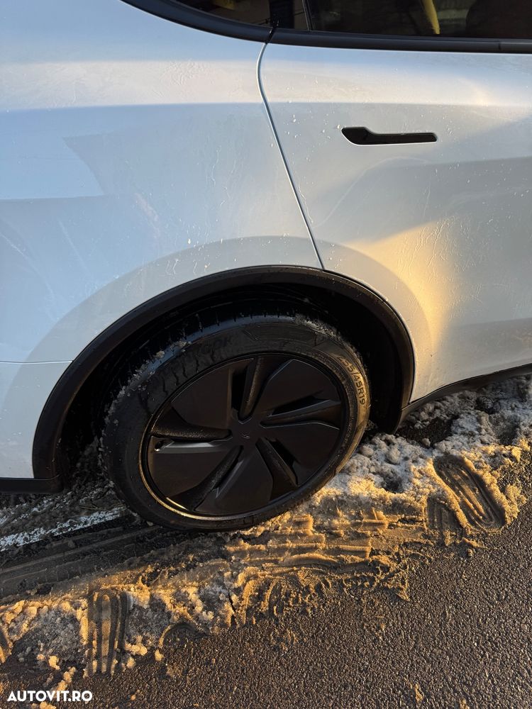 Tesla Model Y RWD - 14