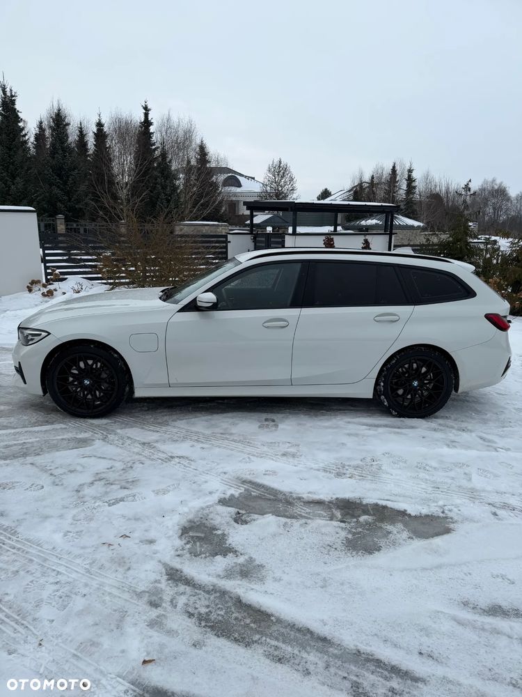 BMW Seria 3 330e xDrive Sport - 3