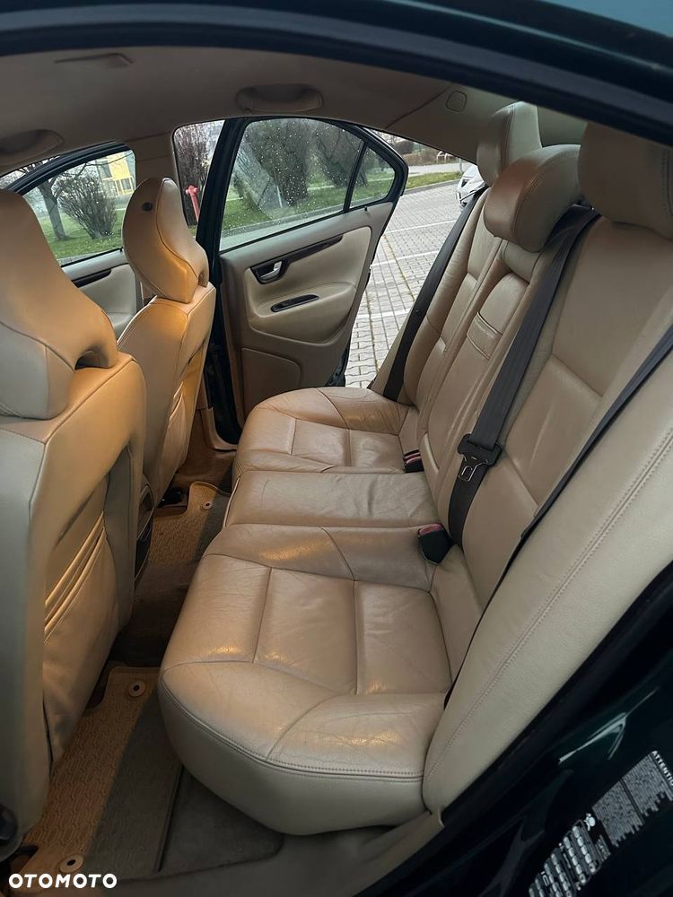 Volvo S60 2.4 - 23