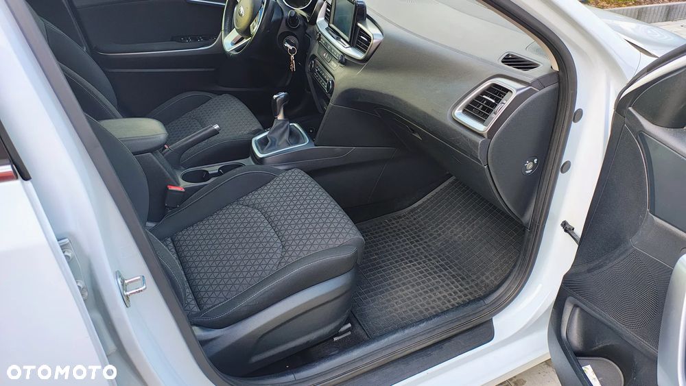 Kia Ceed 1.6 CRDi SCR M - 4
