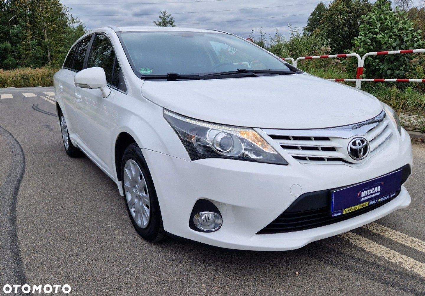 Toyota Avensis Combi 1.8 Business Edition - 12
