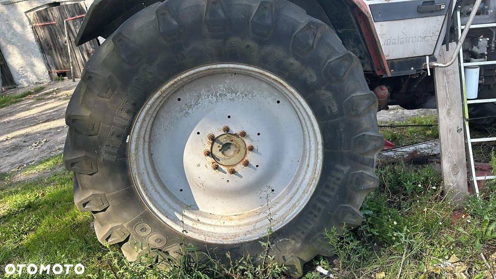 Massey Ferguson 3690 koło kompletne tylne 42 cale - 1
