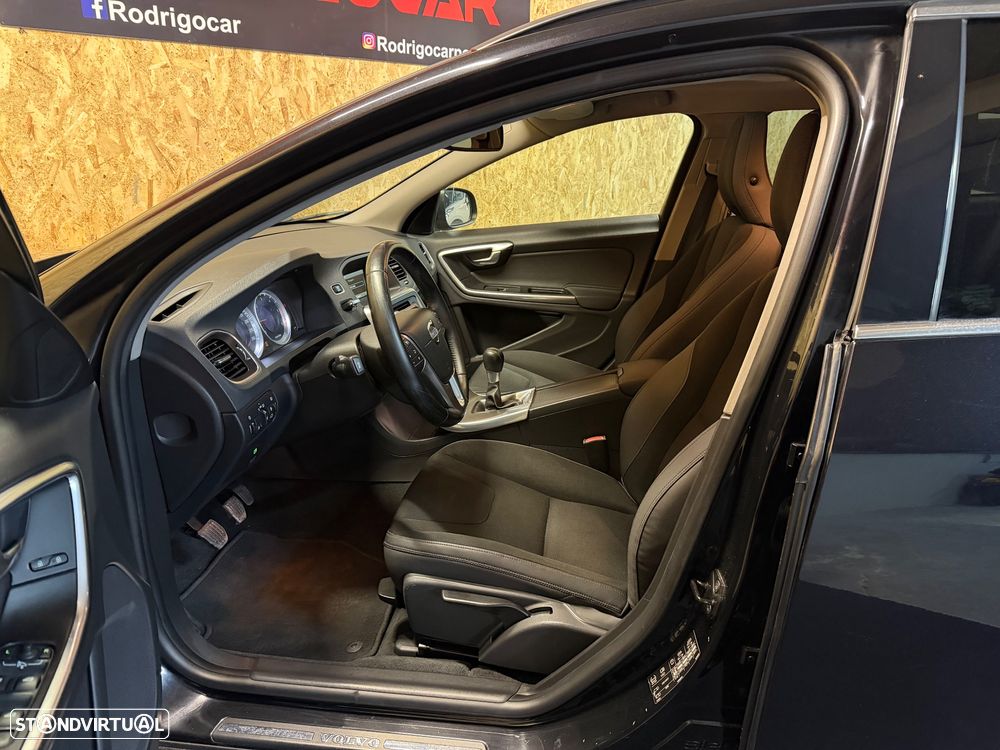 Volvo V60 1.6 D2 Drive Momentum Start/Stop - 6