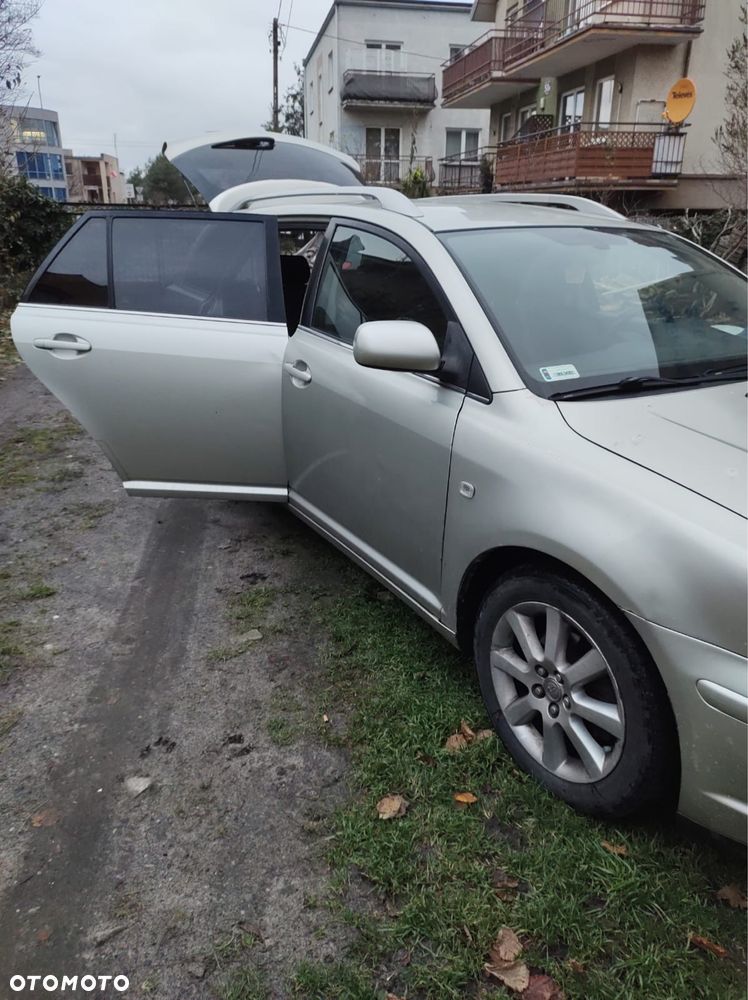 Toyota Avensis - 4