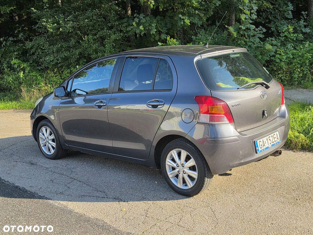 Toyota Yaris 1.33 VVT-i Executive - 2