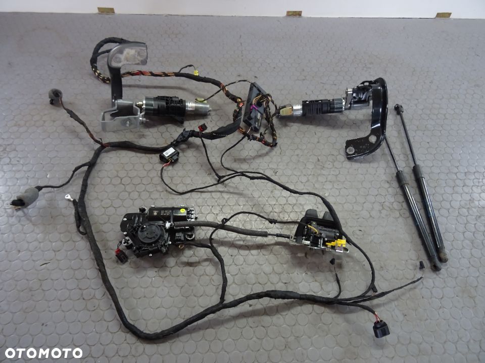 8W9827852A 4M0959107B zestaw klapy elektrycznej Audi A4 B9 kombi czesci