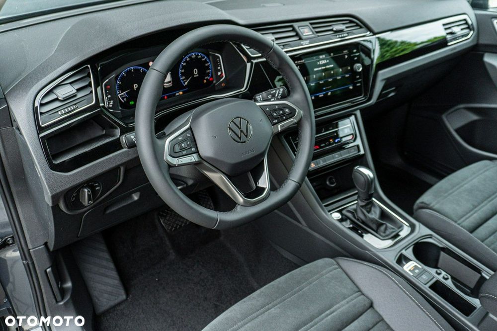 Volkswagen Touran - 11