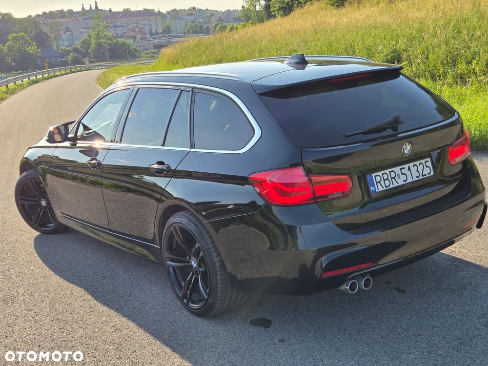 BMW Seria 3 330d xDrive Sport-Aut Sport Line - 7