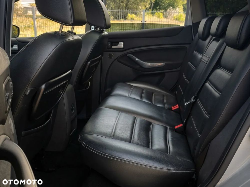 Ford Kuga - 12