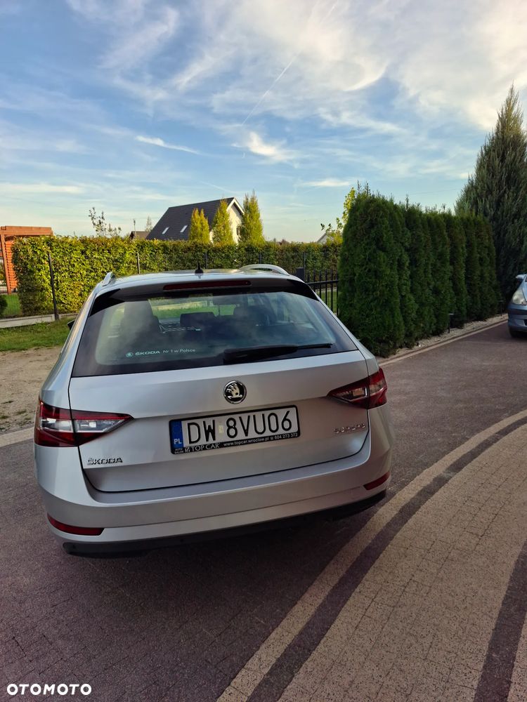 Skoda Superb 2.0 TDI Ambition DSG7 - 4