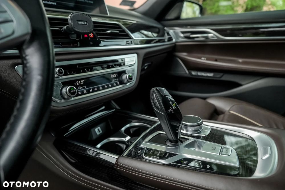 BMW Seria 7 750i xDrive - 23