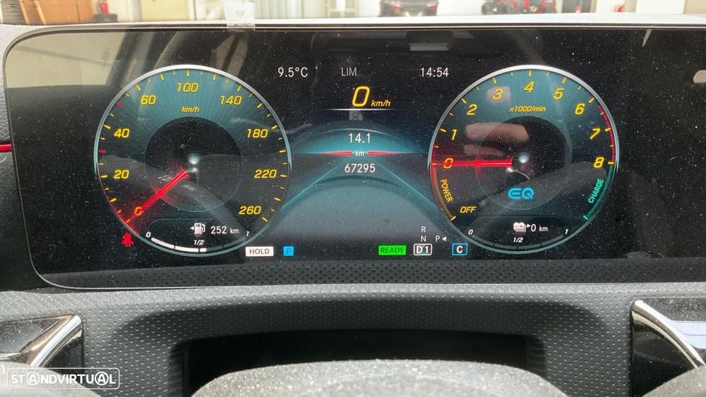 Mercedes-Benz A 250 e 8G-DCT AMG Line - 4