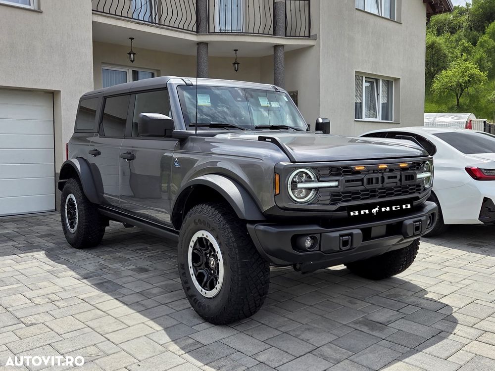 Ford Bronco - 1