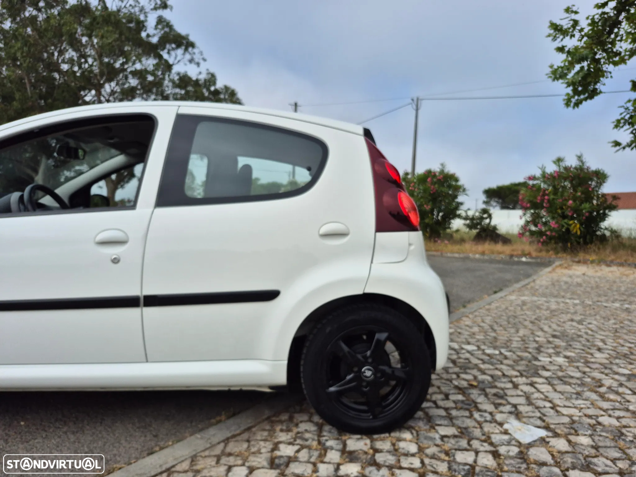 Peugeot 107 1.0 Trendy 2 Tronic - 4