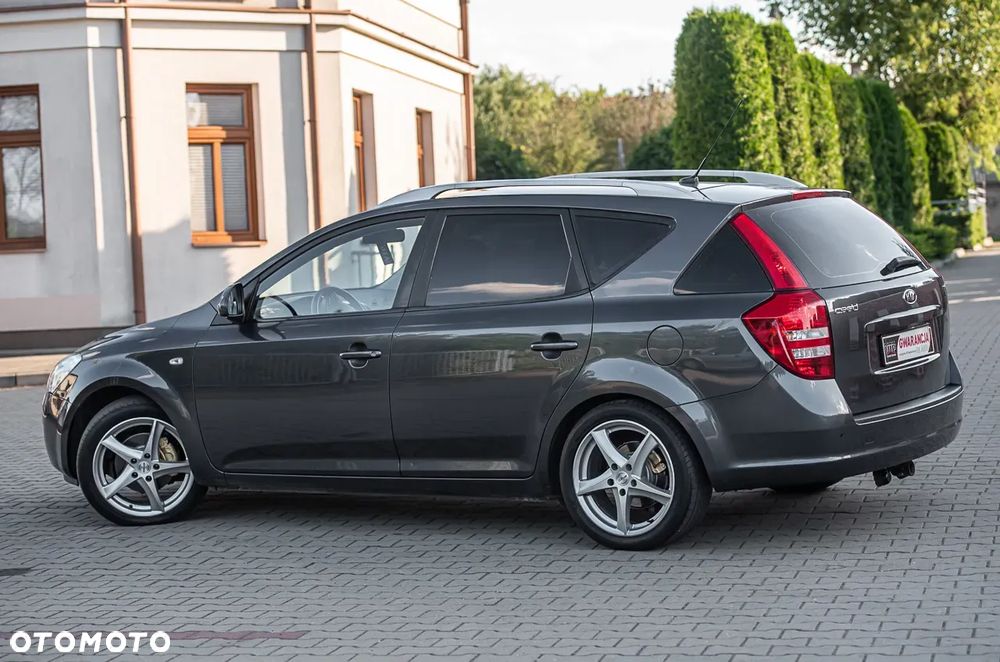 Kia Ceed - 10