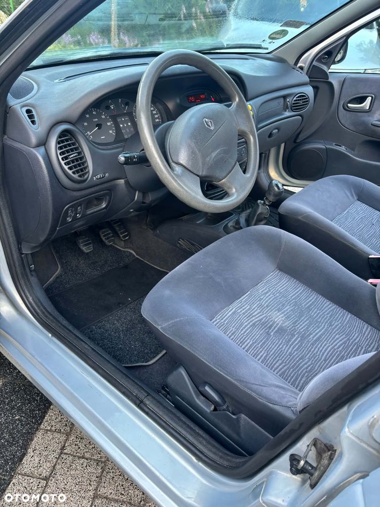 Renault Megane 1.6 - 13
